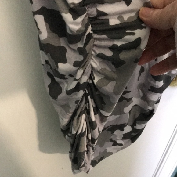 Retreat by Rhonda Shear Top Sz L Gray White Camo Soft w ruched sides Soft knit - Picture 4 of 10